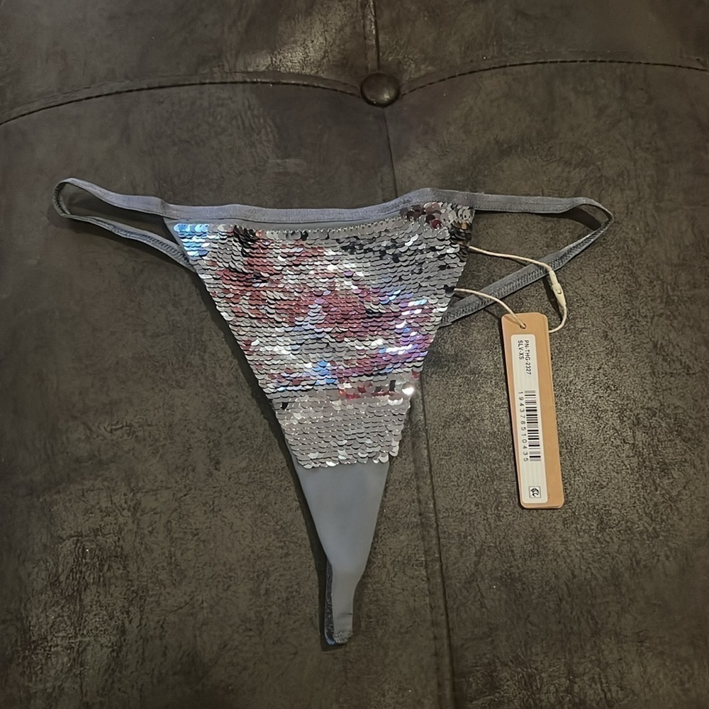 SKIMS • SEQUIN STRING THONG - Picture 2 of 3